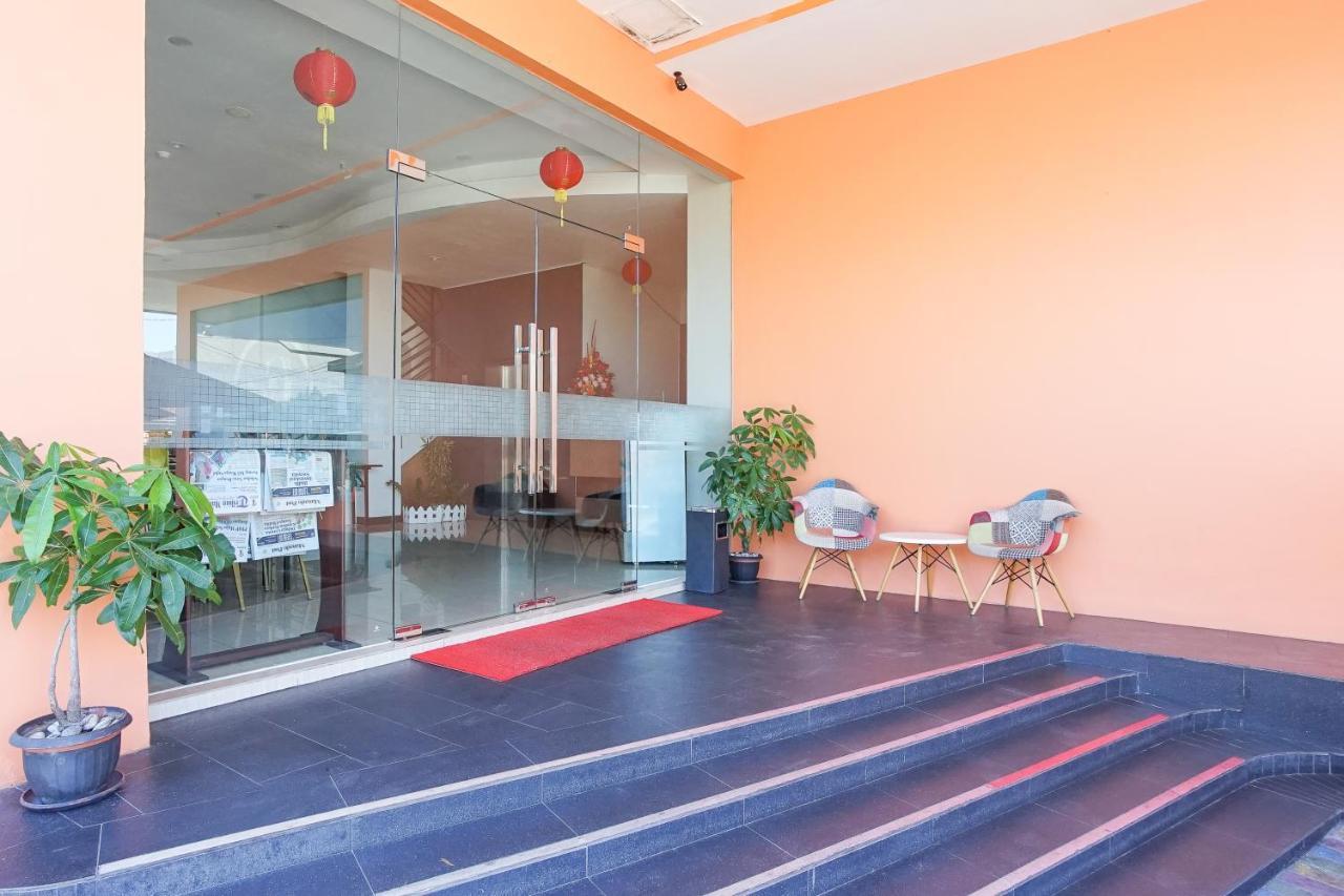 Hotel Royal מנאדו מראה חיצוני תמונה