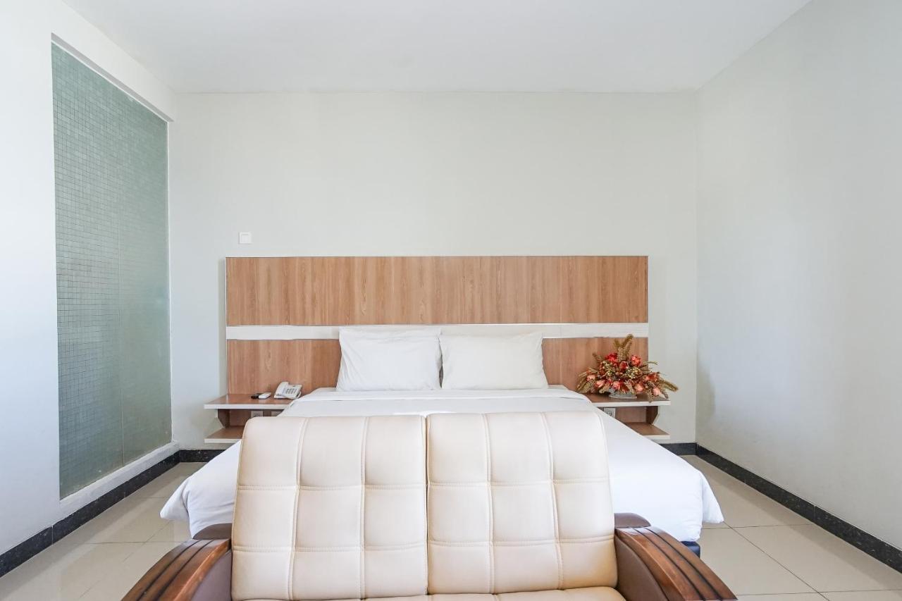 Hotel Royal מנאדו מראה חיצוני תמונה