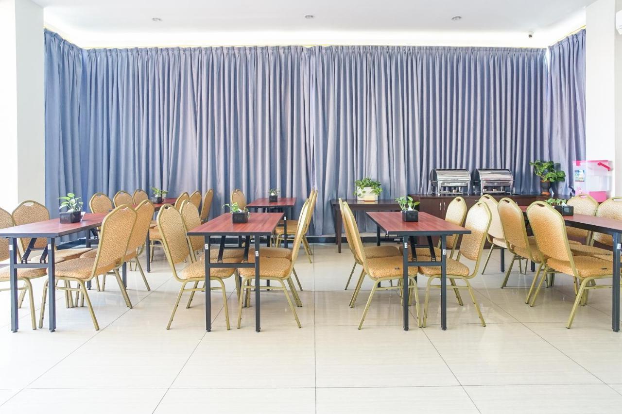 Hotel Royal מנאדו מראה חיצוני תמונה